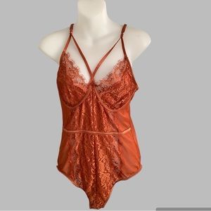 LACE MESH UNDERWIRE BODYSUIT NWOT